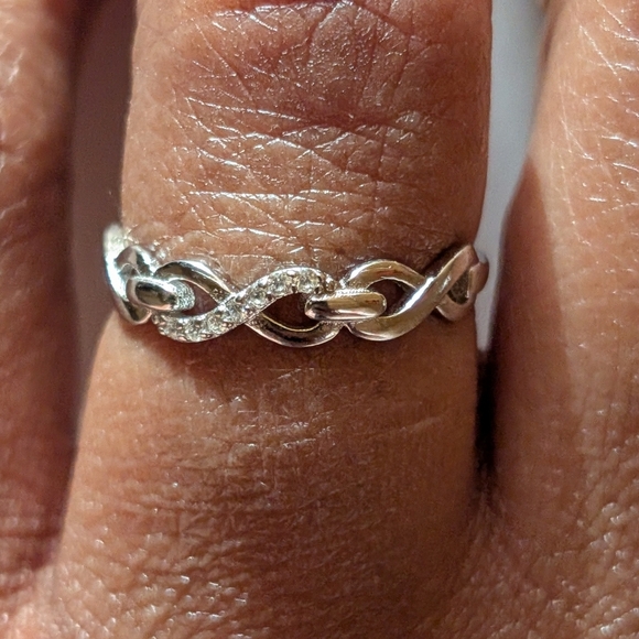 925 sterling silver infinity diamond Promise ring sz 6 main image 0